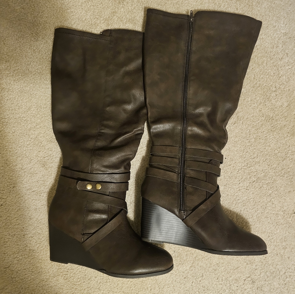 NWOT Cloudwalkers Women's Wide Fit 11W Boots